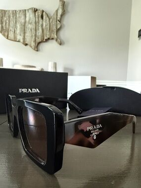 PRADA SQUARE OPR 23YS SUNGLASSES